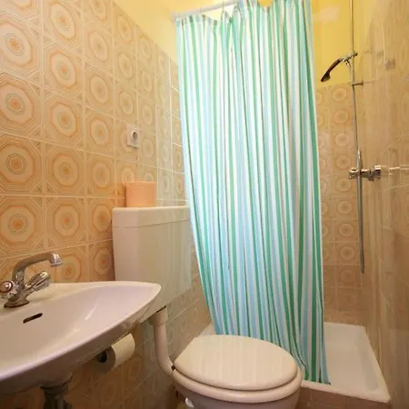 Quadruple Starigrad 6637j 3* ستاريغغاد باكلينتسا