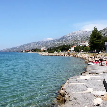 Guest house Quadruple Starigrad 6637j